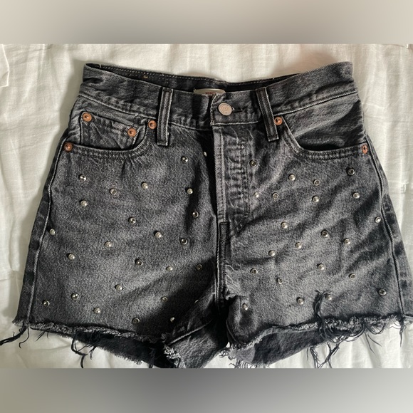 Levi’s wedgie shorts - Picture 3 of 4